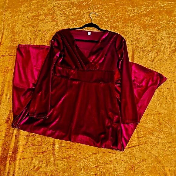 Maroon long gown - Picture 1 of 4